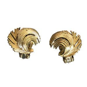 Lisner Vintage Gold Tone Earrings Clip On Swirled Feather Costume Jewelry MCM